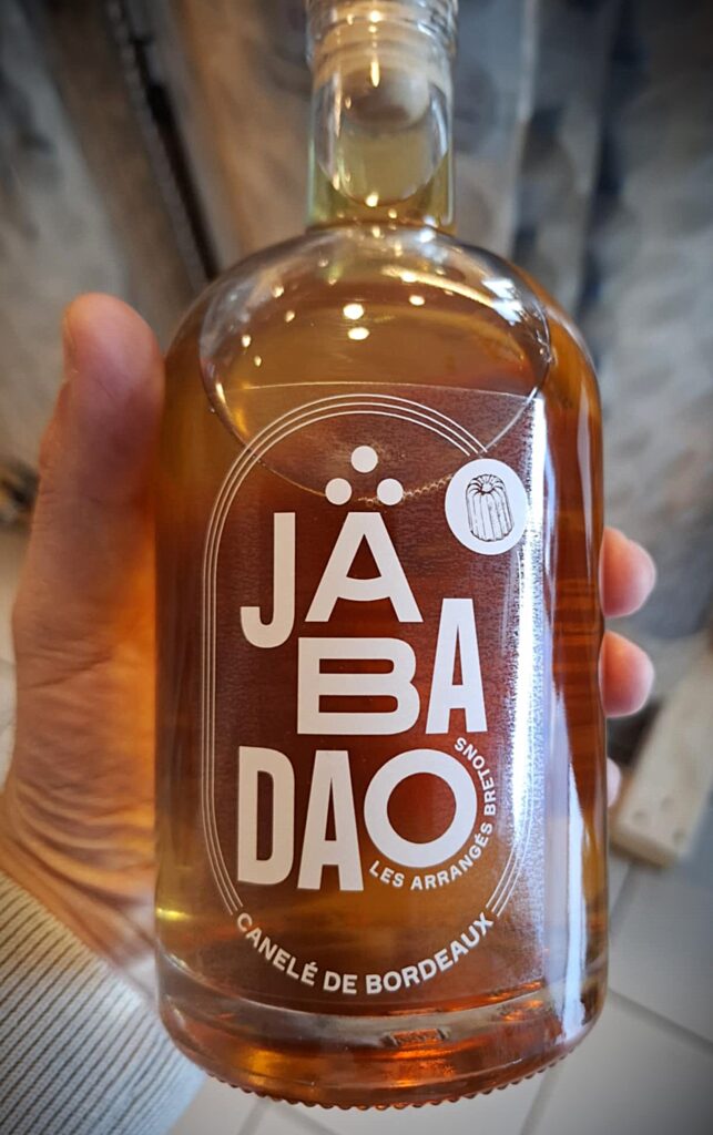 Rhum arrangé aux Canelés de Bordeaux